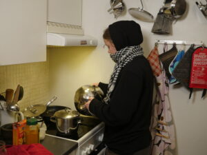 Tempaus Hakaniemessä: ilmaista keittoa Ympyrätalon S-marketilla kiitoksena S-ryhmän ihmisoikeuslinjauksesta